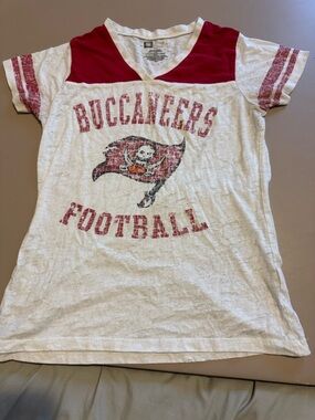 Womens White & Red Buccaneers Football V‑Neck Tee